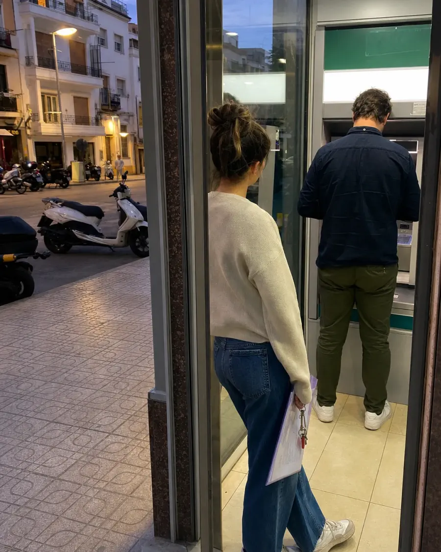 Newcomer handling banking in Spain