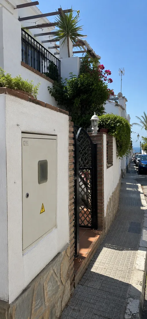 A second-home owner comparing green electricity options with Plenitude in Spain